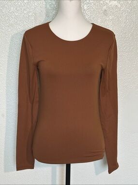 nuuds Long-Sleeve Crewneck Top in Warm Brown